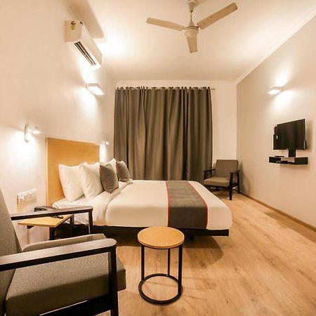 King Delhi Airport Hotel New Delhi Eksteriør billede